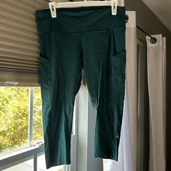 Lulu lemon High Rise Crop 23”- Size 12 - Picture 3 of 5